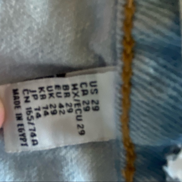 Ripped Jean shorts - Picture 2 of 3